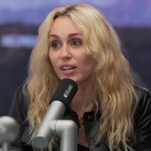 Miley Cyrus dit que Dolly Parton l&rsquo;a aidée à « avoir une personnalité et à rester qui vous êtes » : « Dolly avait toujours raison »