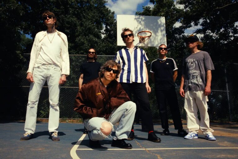 Pourquoi la nouvelle chanson « Dying in Reverse » de Cage the Elephant s&rsquo;intégrera « si naturellement » dans leur spectacle de mi-temps de la NFL à Munich