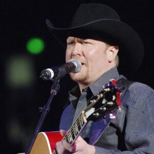 Retour en arrière : en 2006, Tracy Lawrence et « Friends » ont commencé leur parcours vers la première place