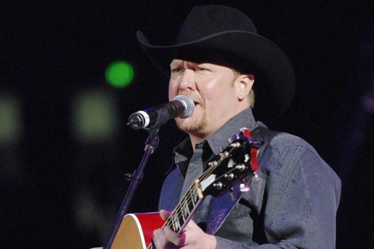 Retour en arrière : en 2006, Tracy Lawrence et « Friends » ont commencé leur parcours vers la première place