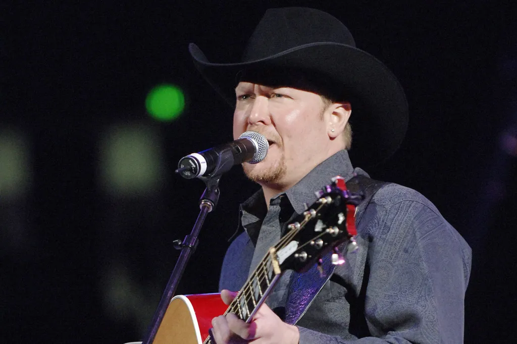 Retour en arrière : en 2006, Tracy Lawrence et "Friends" ont commencé leur parcours vers la première place