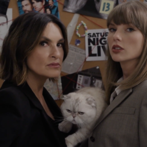 Taylor Swift fait une apparition surprise aux Emmys pour déballer les œufs de Pâques codés par Swiftie avec la détective Olivia Benson