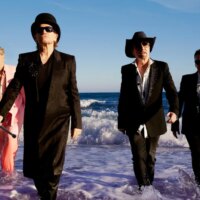 U2 fêtera ses 50 ans en tant que groupe avec un nouvel album « Carnaval De Luz », avec la voix finale de Dolly Parton