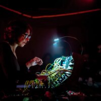 20 questions à la pionnière de l&rsquo;électronique Suzanne Ciani : « Maintenant, j&rsquo;ai un public. » Les enfants savent ce qui se passe