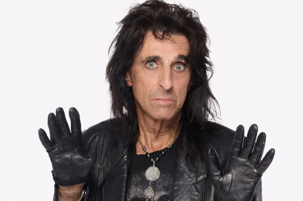 Avec ses nouveaux mémoires, Alice Cooper sépare enfin les faits de la fiction : « Je veux que les gens voient »