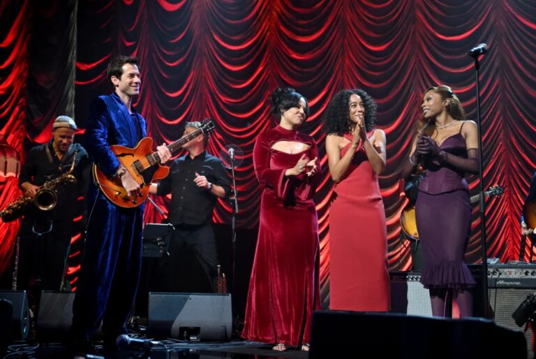 Amy Winehouse honorée par un superbe concert hommage aux étoiles célébrant les 20 ans de « Back to Black » : les meilleurs moments