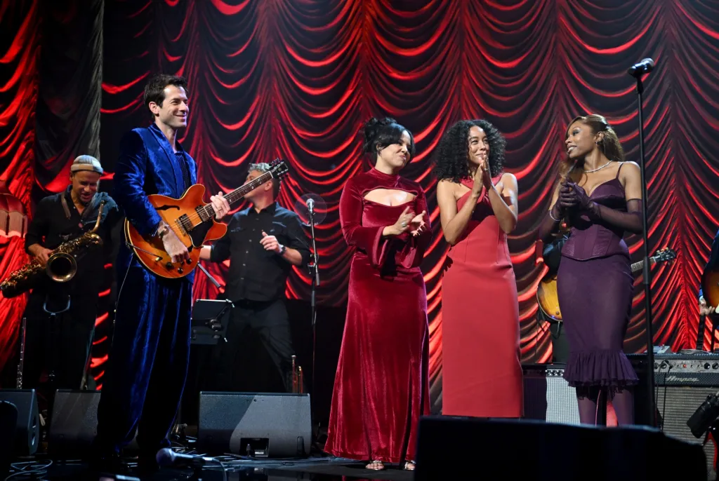 Amy Winehouse honorée par un superbe concert hommage aux étoiles célébrant les 20 ans de « Back to Black » : les meilleurs moments
