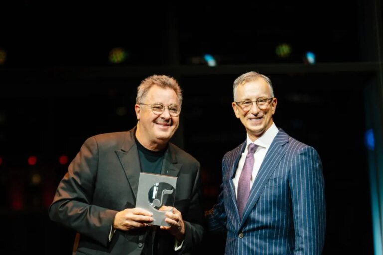 Vince Gill et Charlie Handsome mènent les lauréats du gala Or et Platine de la NMPA 2026