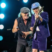 AC/DC présente Dave Grohl des Foo Fighters pour « Highway to Hell » au MetLife Show