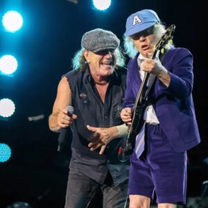 AC/DC présente Dave Grohl des Foo Fighters pour « Highway to Hell » au MetLife Show