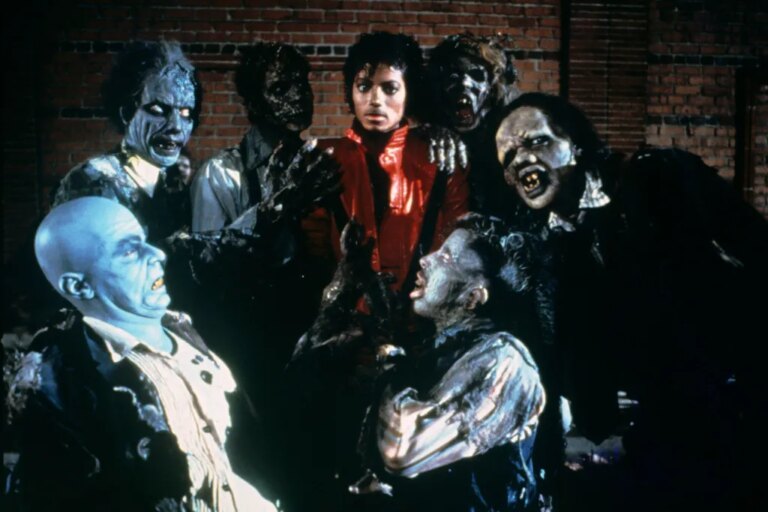 Aurons-nous notre premier Halloween saisonnier n°1 du siècle cette année ? « Thriller », « Dracula » et la course Hot 100 la plus effrayante de tous les temps