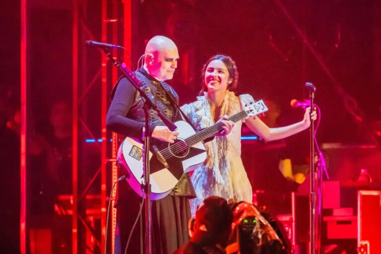 Billy Corgan explique pourquoi Olivia Rodrigo est la pop star préférée de votre rock star préférée : « Elle n&rsquo;a pas peur »