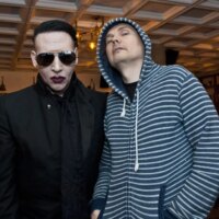 Billy Corgan explique pourquoi il se tient devant Marilyn Manson : « Je ne veux pas que le monde me dise qui sont mes amis »