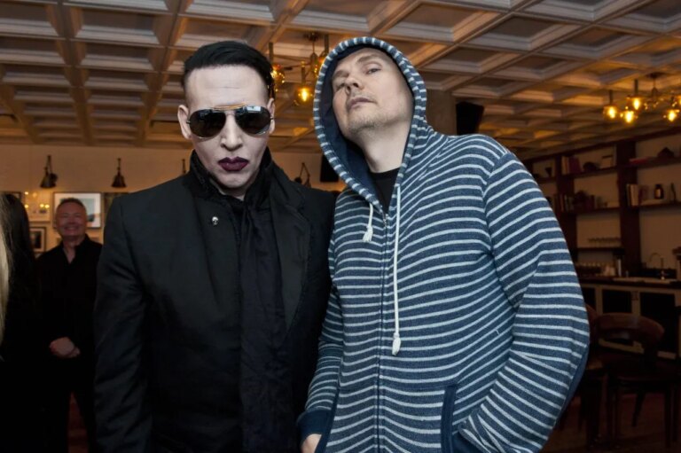 Billy Corgan explique pourquoi il se tient devant Marilyn Manson : « Je ne veux pas que le monde me dise qui sont mes amis »