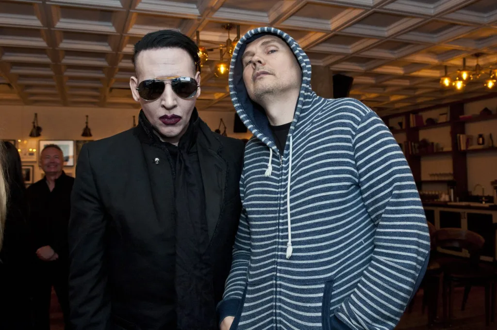 Billy Corgan explique pourquoi il se tient devant Marilyn Manson : "Je ne veux pas que le monde me dise qui sont mes amis"