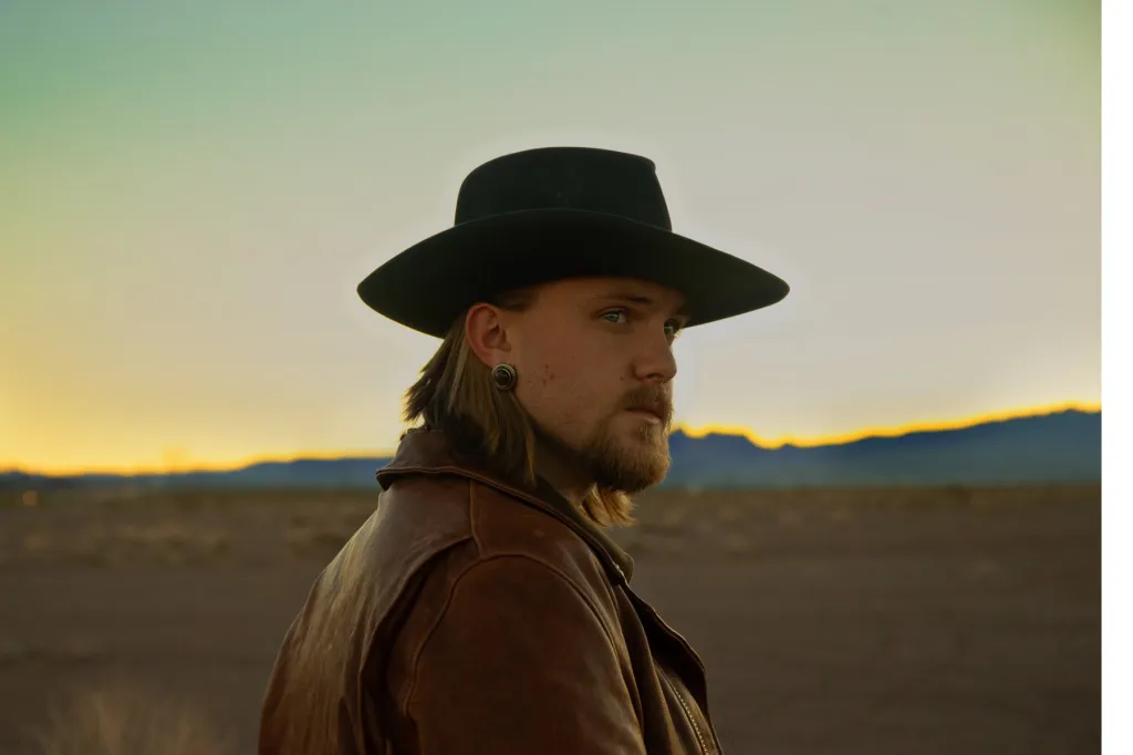 « Blacktop Blues » de Jackson Dean et The Tug of War in Country's Limelight : « La beauté de Nashville, c'est que c'est une ville de chansons »
