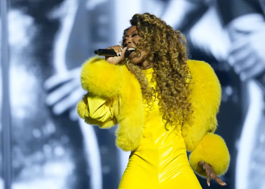 Brandy se rend en Afrique pour faire la une du concert House of R&B de Flytime pour Detty de Lagos en décembre