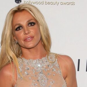 Britney Spears semble interpeller les stars qui copient son image : « Au moins la mienne était réelle »