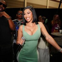 Cardi B dit qu&rsquo;elle a « très peur » d&rsquo;obtenir un autre boulot de seins : « Ces enfants ont fini de foutre en l&rsquo;air »
