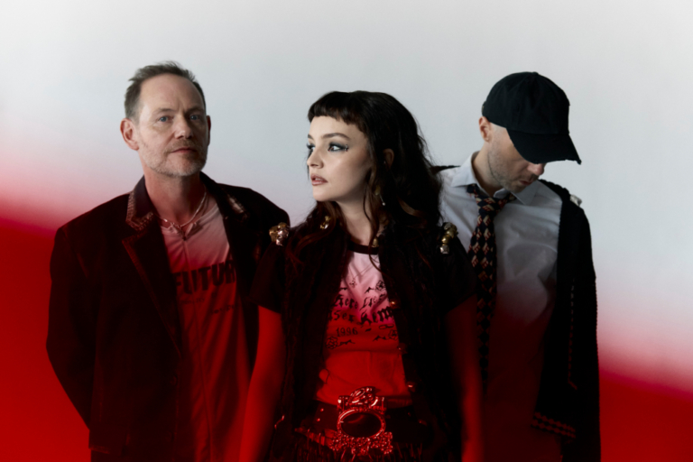 Chvrches sort le nouveau single « Overthinker » de son premier album en près de 6 ans : écoutez