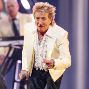 Comment va Rod Stewart après avoir annulé sa tournée en raison d&rsquo;une intervention cardiaque : « F—ing Brilliant »