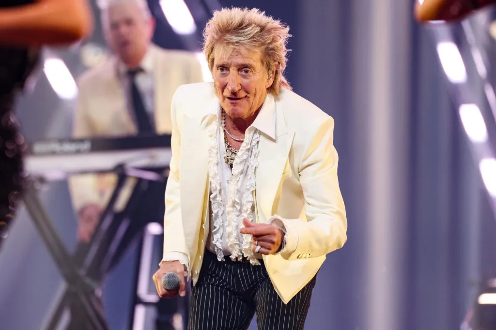Comment va Rod Stewart après avoir annulé sa tournée en raison d'une intervention cardiaque : "F—ing Brilliant"