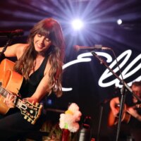 Ella Langley parle de l&rsquo;alerte à la bombe qui a conduit à l&rsquo;annulation du spectacle : « Un concert ne vaut pas une vie humaine »