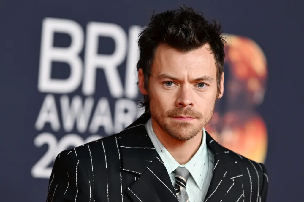Harry Styles consacre un moment à Oscar Belgal après le tournage d'ICE : "Prenez soin les uns des autres", dit-il à la foule de New York