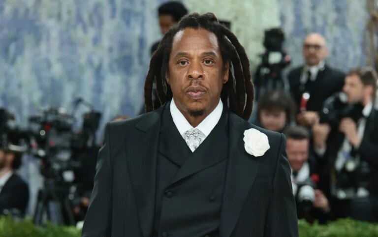 Jay-Z aura le même âge que cette légende du rock lorsqu&rsquo;il sera en tête d&rsquo;affiche du spectacle de mi-temps du Super Bowl LXI