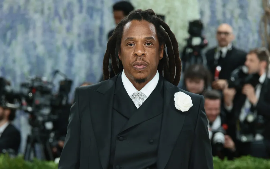 Jay-Z aura le même âge que cette légende du rock lorsqu'il sera en tête d'affiche du spectacle de mi-temps du Super Bowl LXI