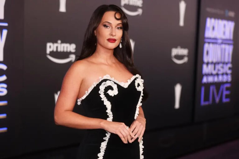 Kacey Musgraves s&rsquo;en prend à Kristi Noem après que la personne nommée par Trump a déclaré qu&rsquo;elle prendrait Ella Langley plutôt que Kacey « n&rsquo;importe quel jour »