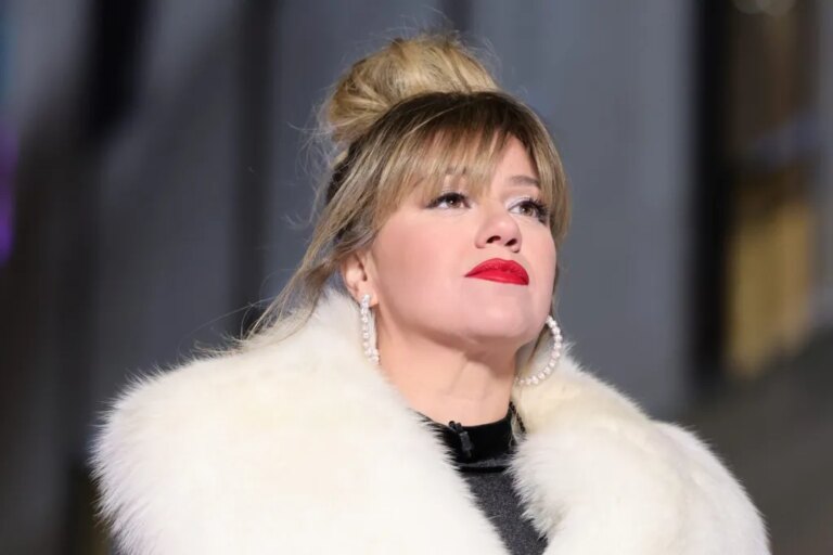 Kelly Clarkson critique le magasin de Brooklyn pour lui avoir offert le traitement de « jolie femme » : « vient de perdre une énorme vente »