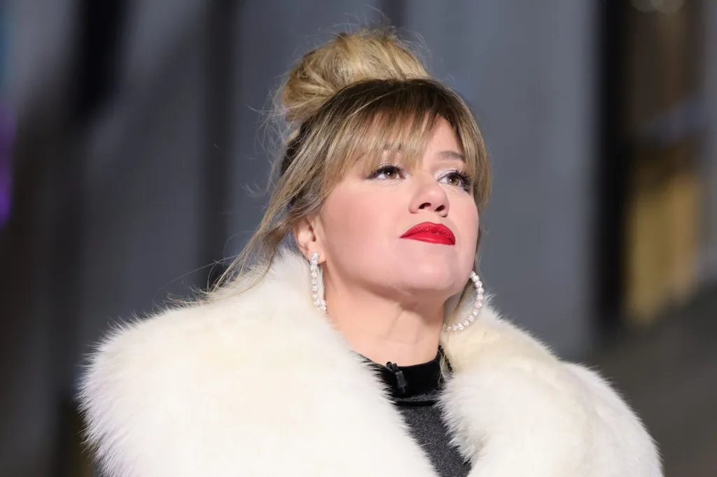 Kelly Clarkson critique le magasin de Brooklyn pour lui avoir offert le traitement de « jolie femme » : « vient de perdre une énorme vente »