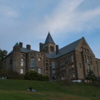 L&rsquo;Université Cornell annule un concert de retrouvailles en raison des retombées d&rsquo;une affaire d&rsquo;agression sexuelle
