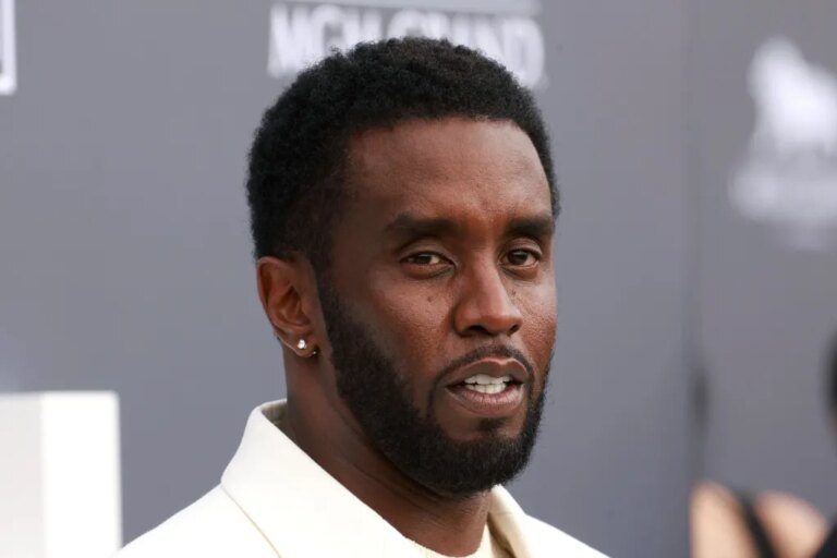 La famille de Diddy dément les informations faisant état d&rsquo;une prétendue bagarre en prison avec le chef du groupe de douche : « Il n&rsquo;y a pas eu de bagarre du tout »
