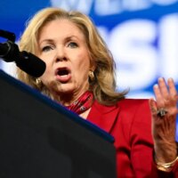 La sénatrice Marsha Blackburn critiquée pour la vidéo IA « grinçante » d&rsquo;elle dans le rôle de Kendrick Lamar interprétant « Not Like Us » au Super Bowl