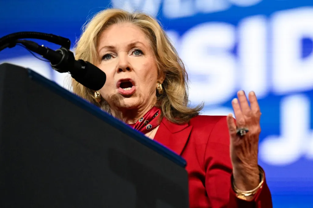 La sénatrice Marsha Blackburn critiquée pour la vidéo IA « grinçante » d'elle dans le rôle de Kendrick Lamar interprétant « Not Like Us » au Super Bowl