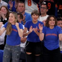 L&rsquo;entraîneur du Temple de la renommée du basket-ball se souvient avoir été trop « gêné » pour parler à Taylor Swift lors du match des Knicks : « J&rsquo;ai agi comme si j&rsquo;étais sur mon téléphone »