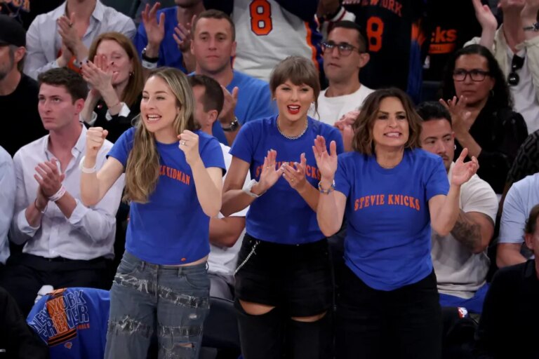 L&rsquo;entraîneur du Temple de la renommée du basket-ball se souvient avoir été trop « gêné » pour parler à Taylor Swift lors du match des Knicks : « J&rsquo;ai agi comme si j&rsquo;étais sur mon téléphone »