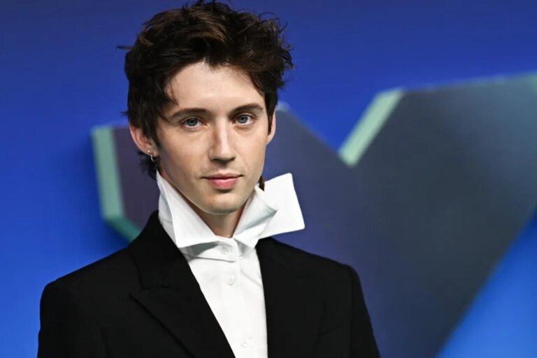 Les fans choisissent « She&rsquo;s the Best » de Troye Sivan comme nouvelle musique préférée de la semaine