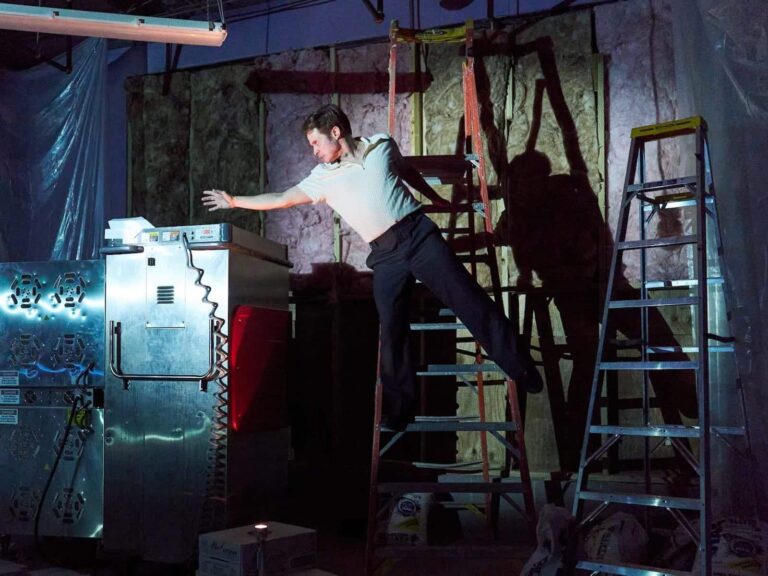 L&rsquo;étrange « SPARKED » du théâtre Rorschach est un casse-tête intrigant