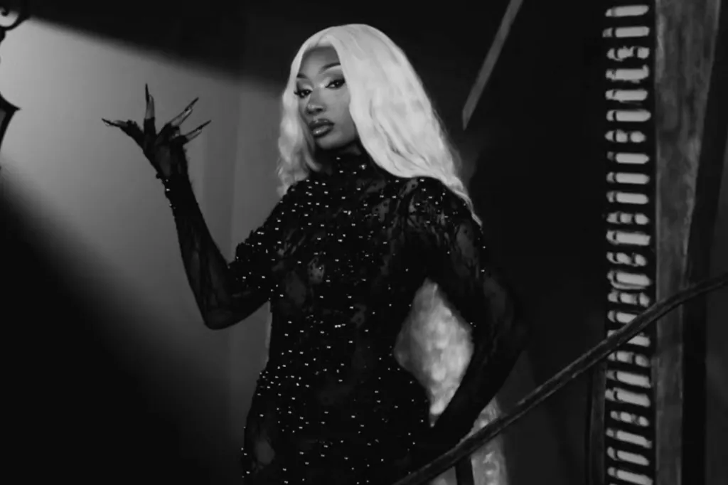 Megan Thee Stallion fait appel à ses fans pour créer une bande-annonce effrayante du cirque "Hottieween": regardez