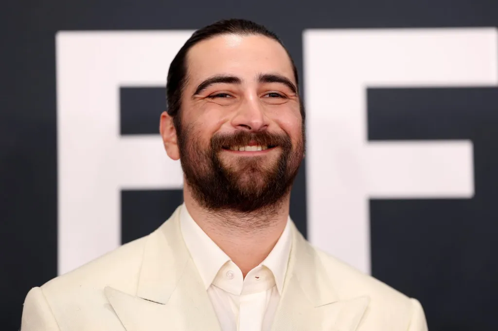 Noah Kahan réagit à la nomination au First Kids' Choice Award : "Putain, je l'ai enfin fait"