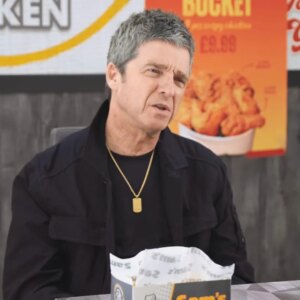 Noel Gallagher dit « F… » végétariens à la « date du magasin de poulet » – à une exception très notable
