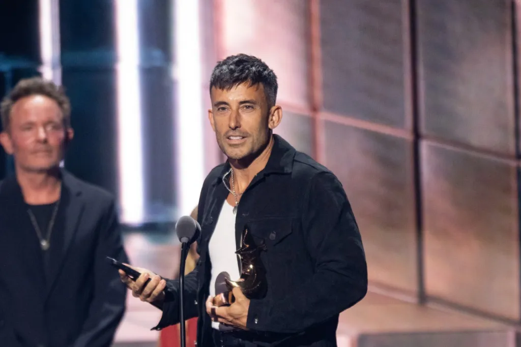 Phil Wickham, Josiah Queen, Brandon Lake et Tasha Cobbs Leonard parmi les lauréats des GMA Dove Awards