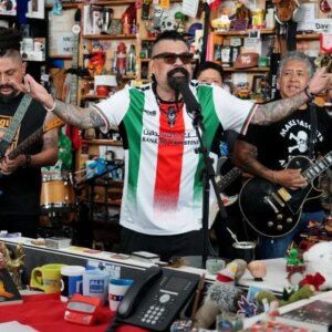 Regardez Panteón Rococó amener la lutte en faveur des immigrants au concert de Tiny Desk