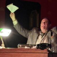 Une nuit orageuse et mystérieuse dans « Un meurtre familial à l&rsquo;ancienne » à la Compagnie du Théâtre de Vienne