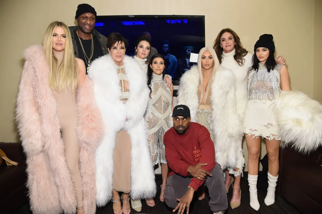 Vous avez « déchiré » la famille Kardashian pour ne pas avoir voté pour lui lors des élections de 2020, coupée de la saison finale « L'incroyable famille Kardashian », déclare le producteur