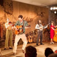 « Woody Sez » offre à DC la musique et le message de Woody Guthrie